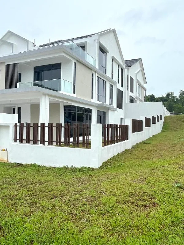 The Woodlands · 3-Storey Cluster