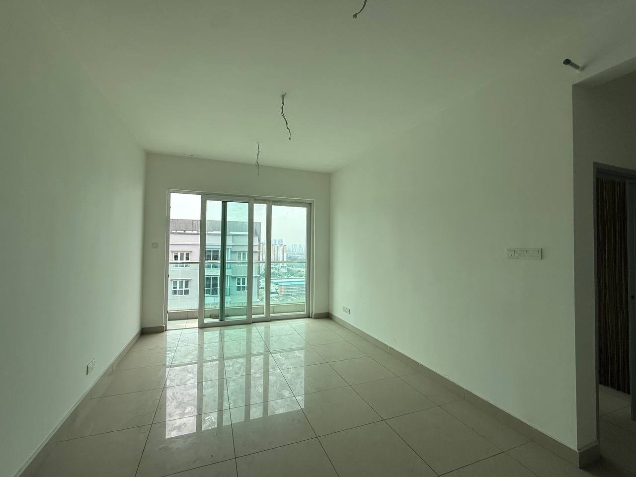 Season Luxury Apartment @ Larkin