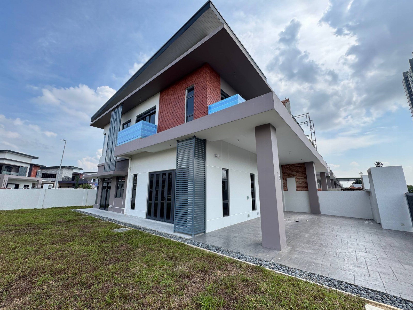 Double Storey Semi-D Corner Lot @ Bandar UDA Utama, Johor Bahru