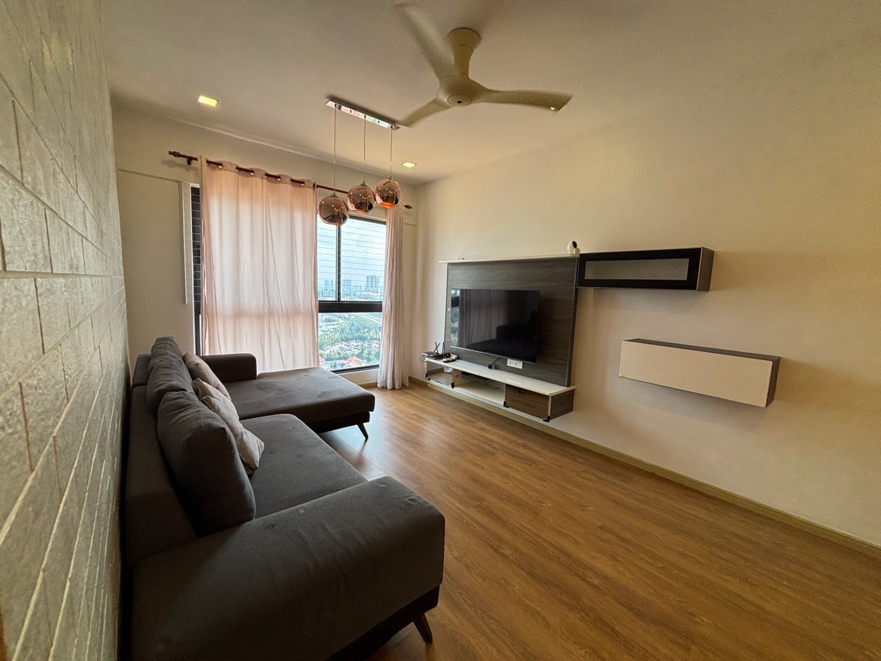 V @ SummerPlace, Jalan Tenteram, Tanjung Puteri, Johor Bahru