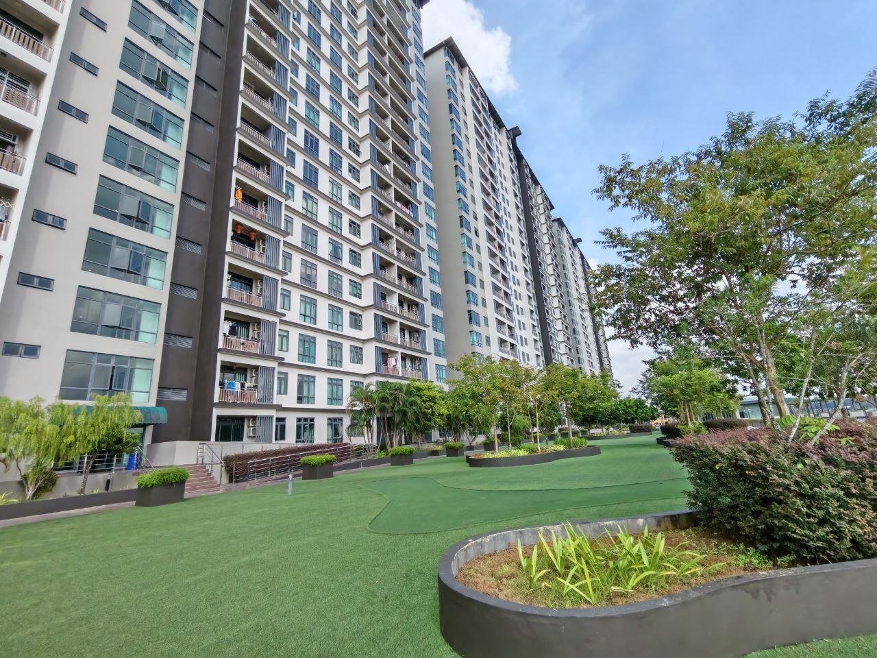D Secret Garden Kempas Indah Apartment