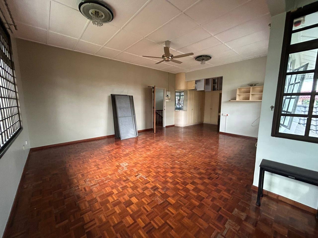 Spacious Corner Bungalow @ Perling