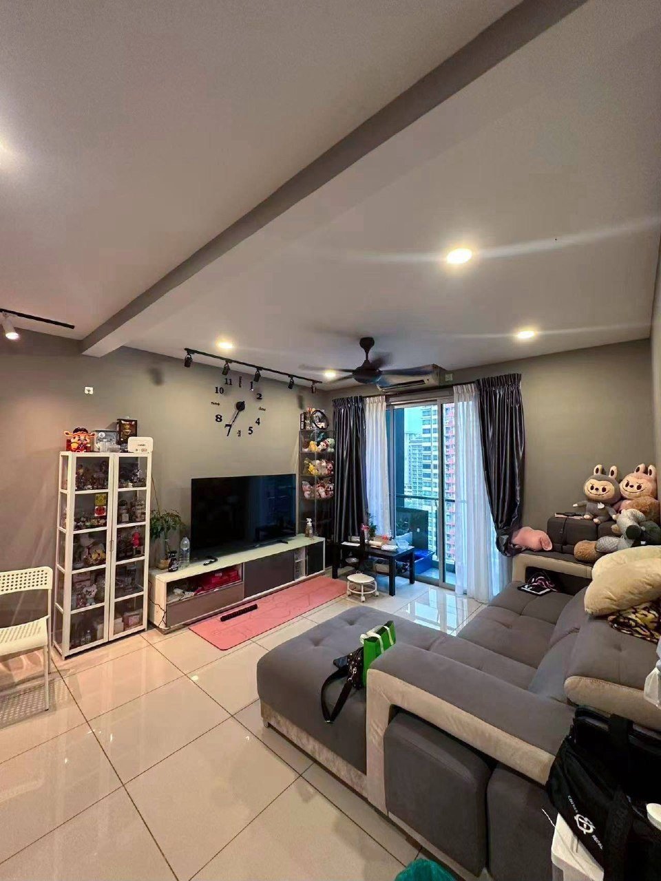 Austin Suites 1390 sqft 大房款 + 2 个车位,全家具包5架冷气都留给你
