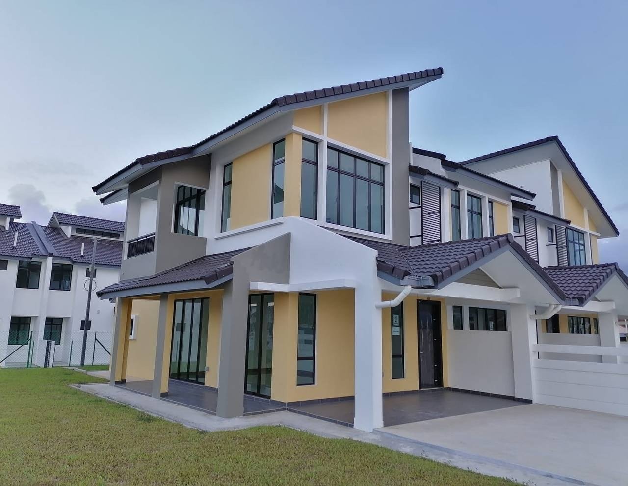 Bandar Tiram Double Storey Terrace Corner