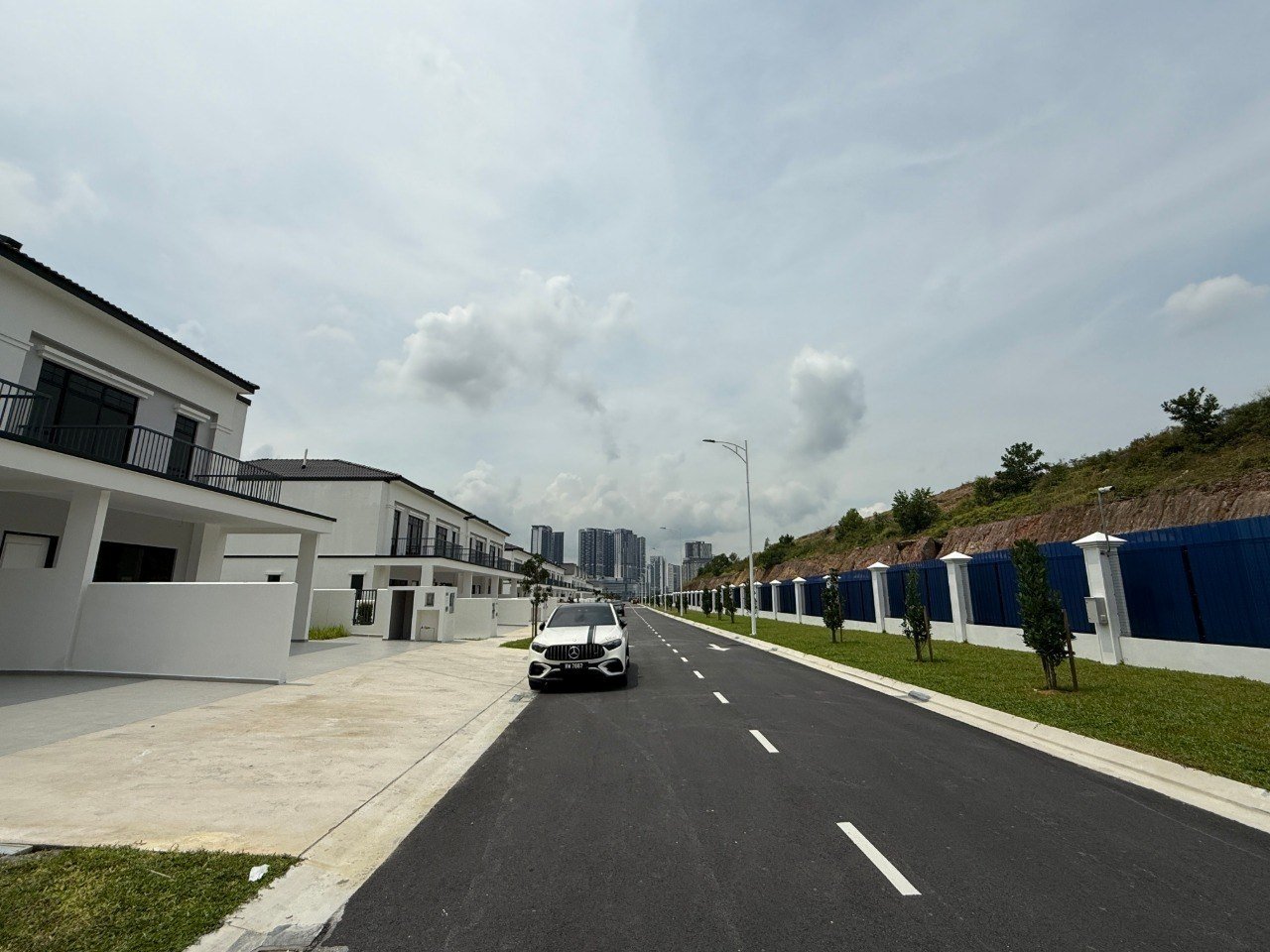 UNBLOCKED VIEW MORE Parking Brand New house