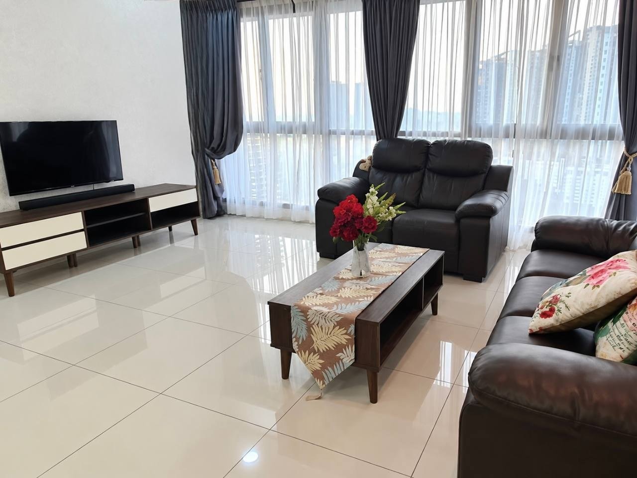 Iskandar Residence 11KM to Tuas 9KM to Bukit Indah Fully Furnished 直接领包入住的2房单位
