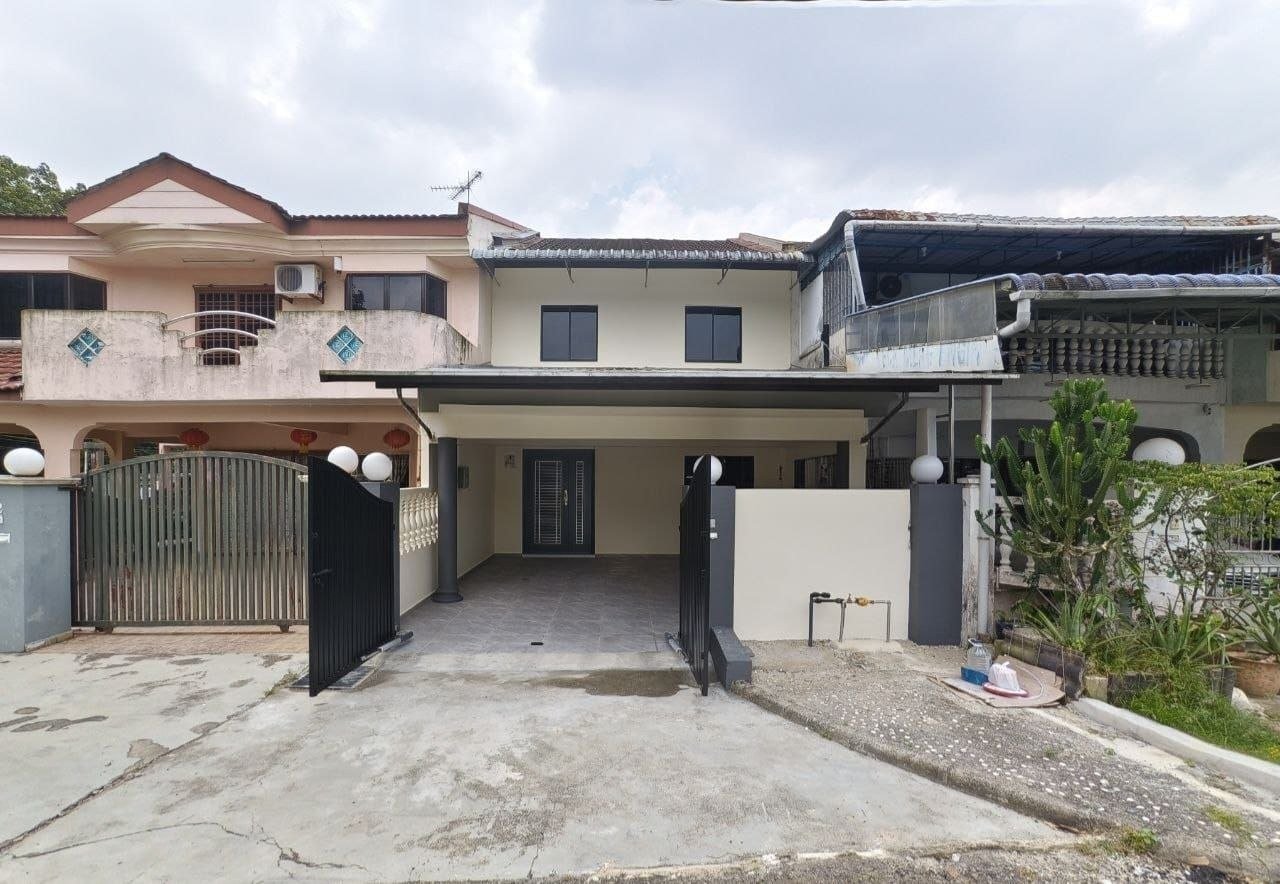 低于估价卖 Taman Bukit Kempas 20 x 65 双层排屋 4房3厕精装单位,仅