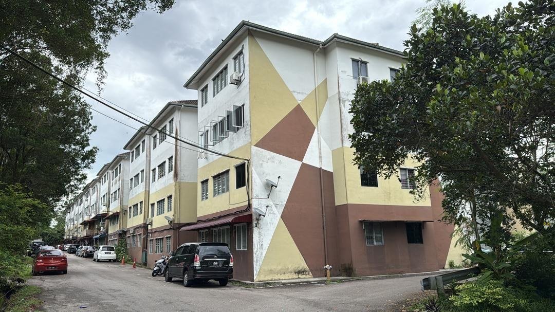 Flora Heights Seri Alam flat